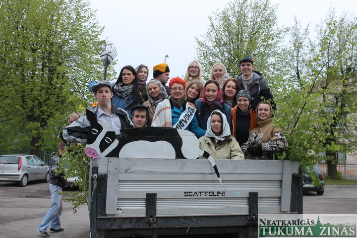 Pēdējais zvans Tukuma skolās. Papildināts /FOTO/