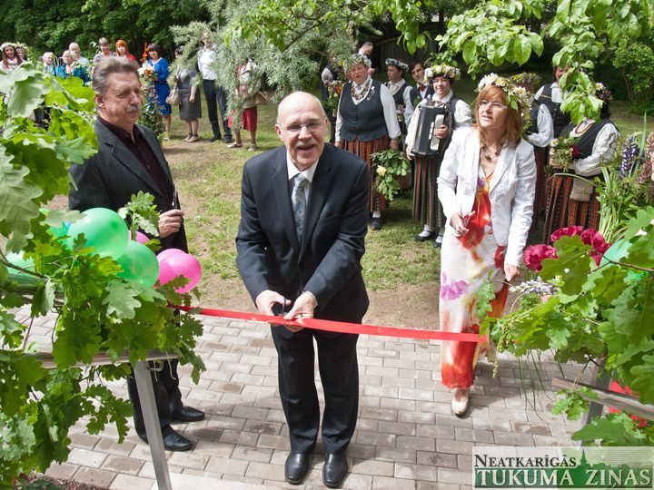 Irlavas «Mežrozītēs» – iespēja dzīvot savu dzīvi