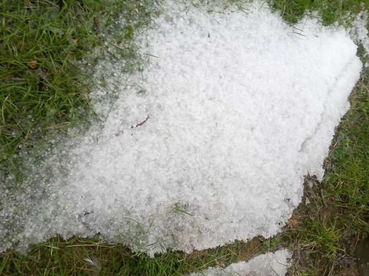 Piektdienas negaiss un krusa Tukuma apkārtnē