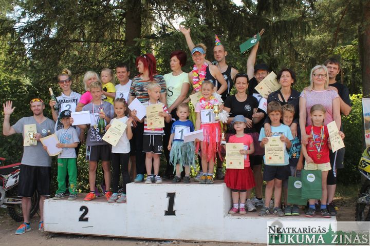 Svētku sestdiena sākās ar smukuma skrējienu /FOTO/