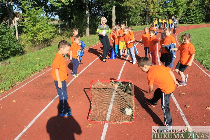 Kandavas Olimpiskajā dienā piedalās 900 novadnieku /FOTO/