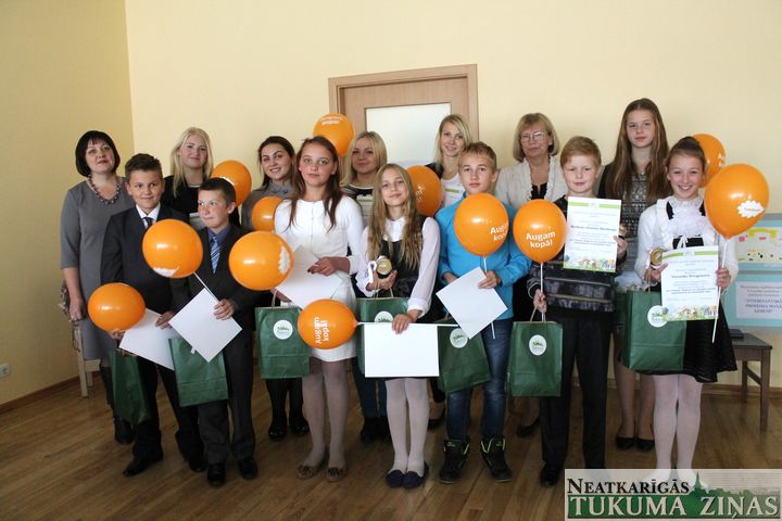 Tukumā apsveikti zīmējumu un uzņēmējdarbības konkursu uzvarētāji