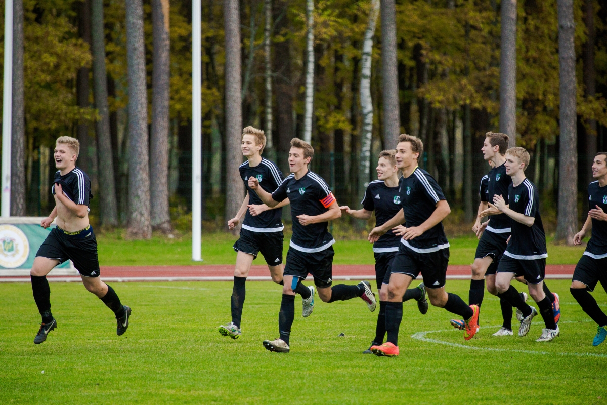 Tukuma «U-18» futbolisti izcīna 2. vietu Latvijas čempionātā (FOTO)