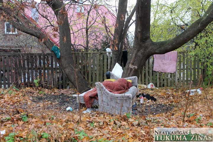 Par bezpajumtniekiem jāziņo pašvaldības policijai