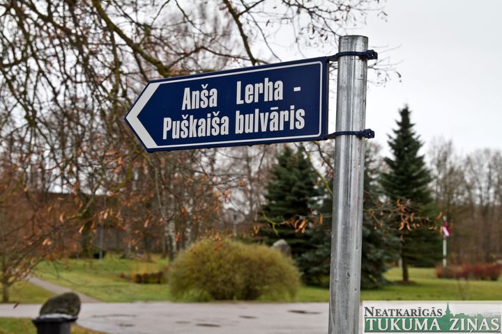 Slampē ielas pārdēvētas par ceļiem, bet galvenā iela Džūkstē pārsaukta par… bulvāri