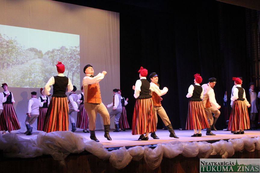 Tukumā «Danči sniegā» izdejoti /FOTO/