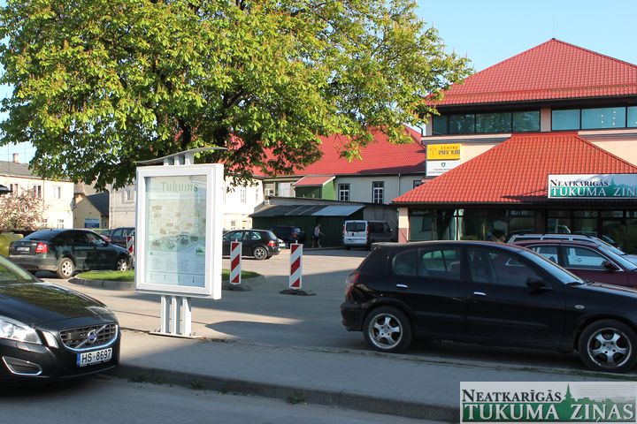 Ielas un stāvvietu jautājumā Tukumā – joprojām risinājuma nav