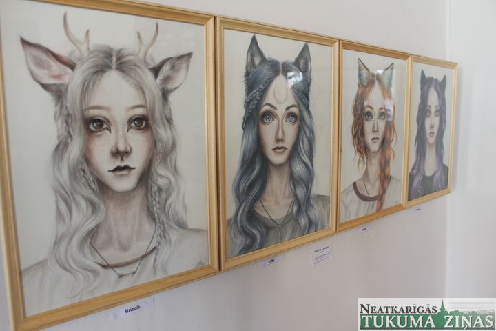 «Durvīs» atklāta Tukuma Mākslas skolas audzēkņu izstāde /FOTO/