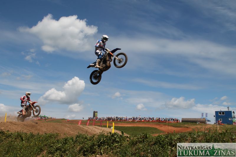 Kandavā skatītājus pulcē motokross /FOTO/