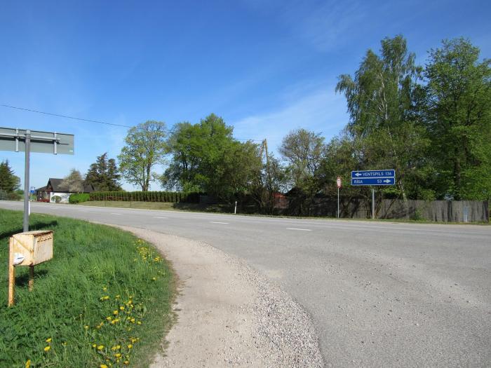 Gaidāmi satiksmes ierobežojumi uz Ventspils šosejas pie Smārdes kroga