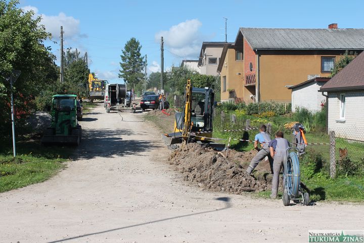 Par rakšanas darbiem Jauntukumā arvien daudz jautājumu