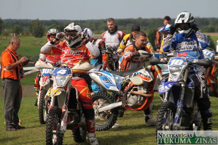 Enduro svētki Zantē atklāti ar kuplu dalībnieku skaitu