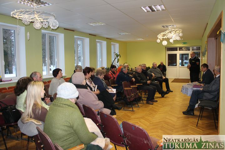 Matkulē apsver iespēju vairs nenodrošināt skolēnu transportu uz Kandavu