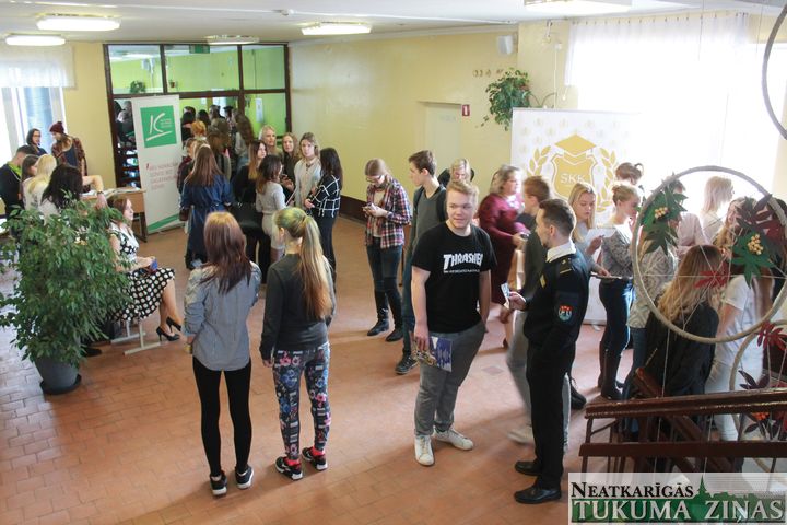 Karjeras dienā Tukuma 2. vidusskolā piedalījās 34 Latvijas izglītības iestādes /FOTO/