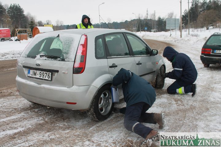 Tukumā uzsākta riepu protektora mērīšanas akcija