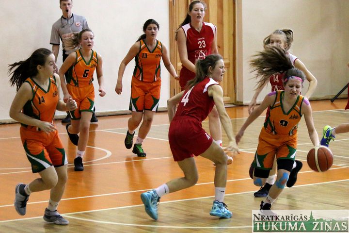 Eiropas basketbols uz Tukumu atved ap 100 meiteņu /FOTO/