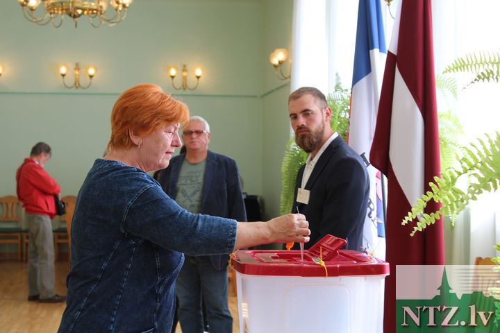 Engurē un Lapmežciemā balso par jau zināmiem politiķiem