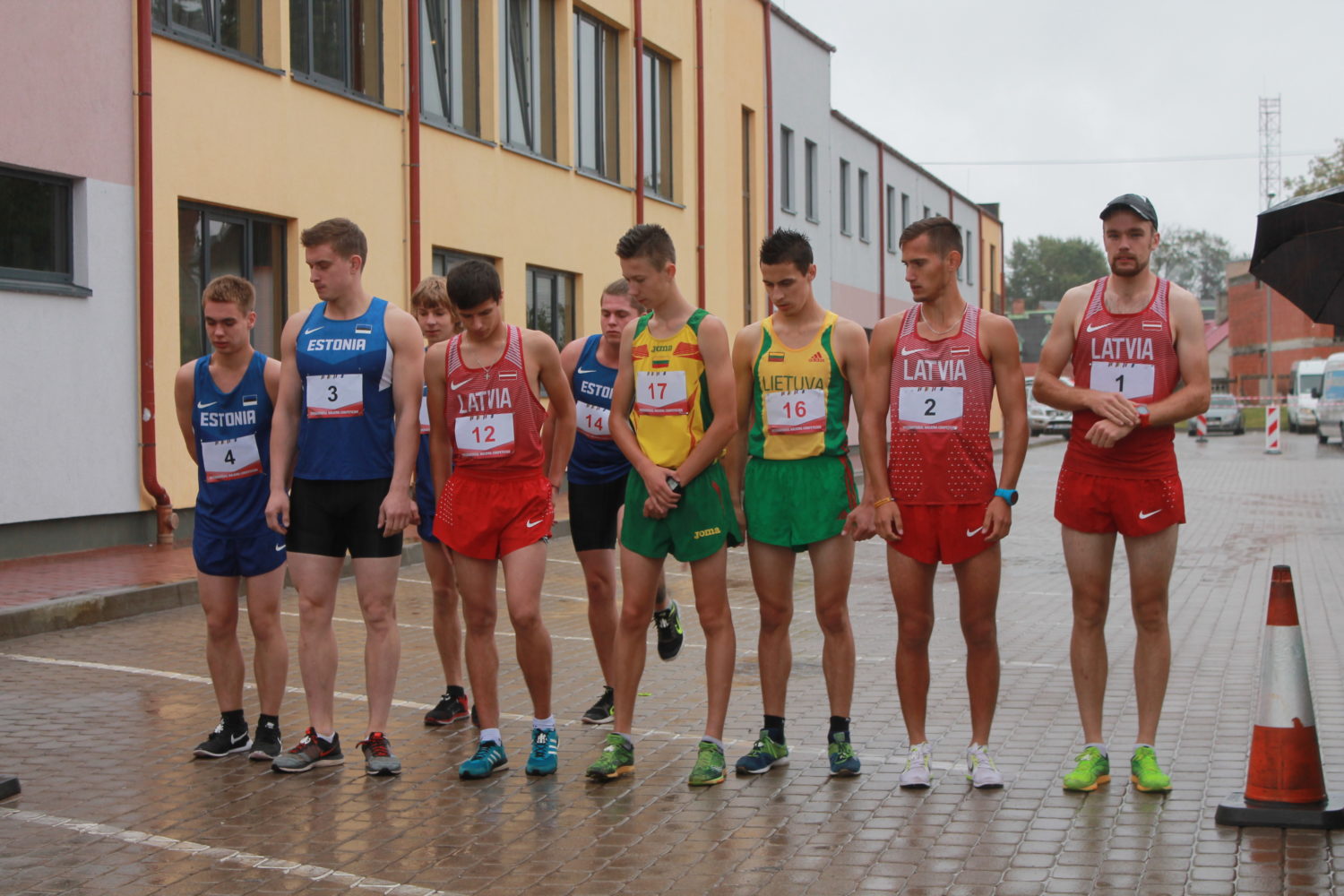 Par spīti lietum Tukumā soļo un skrien