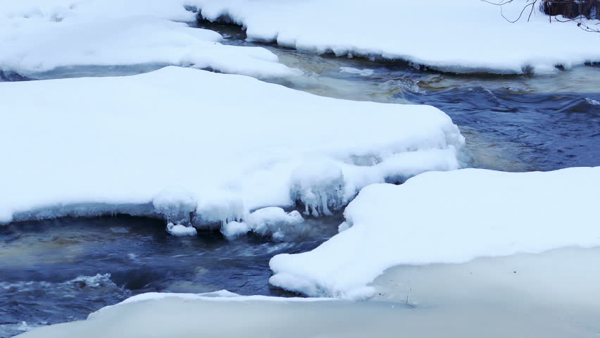 No Engures ezera ledus nocelts savainots cilvēks