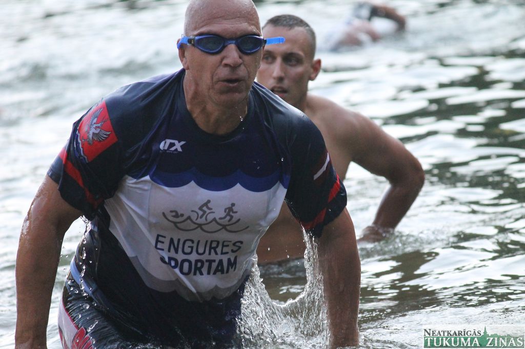 Pie Melnezera aizvadīts Engures novada krostriatlona 2. posms/FOTO/