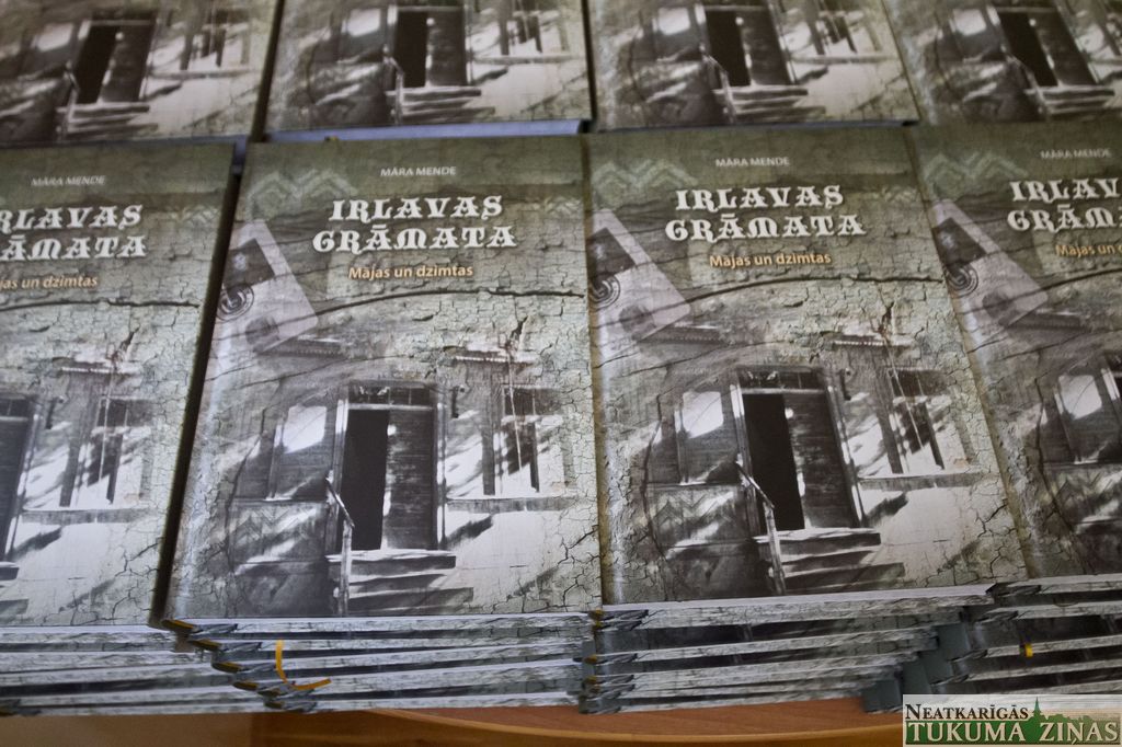 Īsi pirms svētkiem atklāj «Irlavas grāmatu»/FOTO/