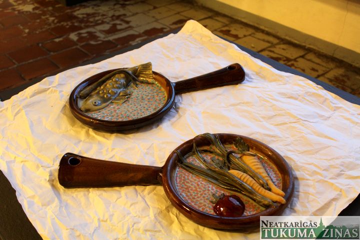 Galerijā «Durvis» atklāj izstādi, kas aicina uz brīdi apstāties