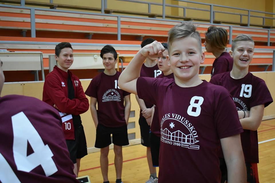 Novada skolēni –  Latvijas čempionātā svara stieņa spiešanā guļus