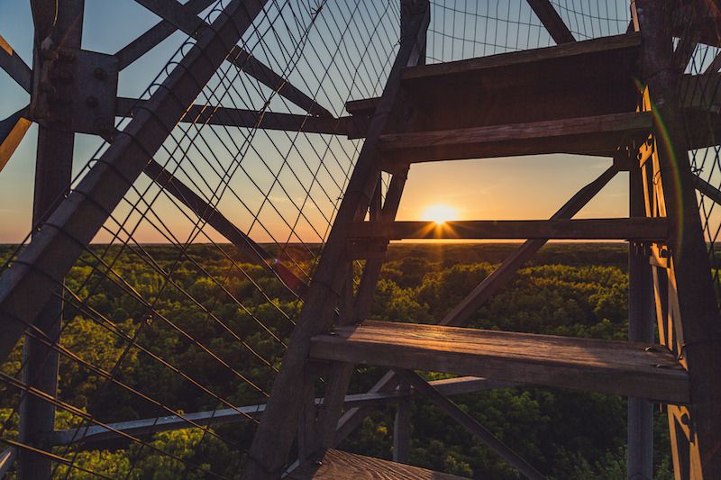 Nozagtas uguns novērošanas torņa atsaites
