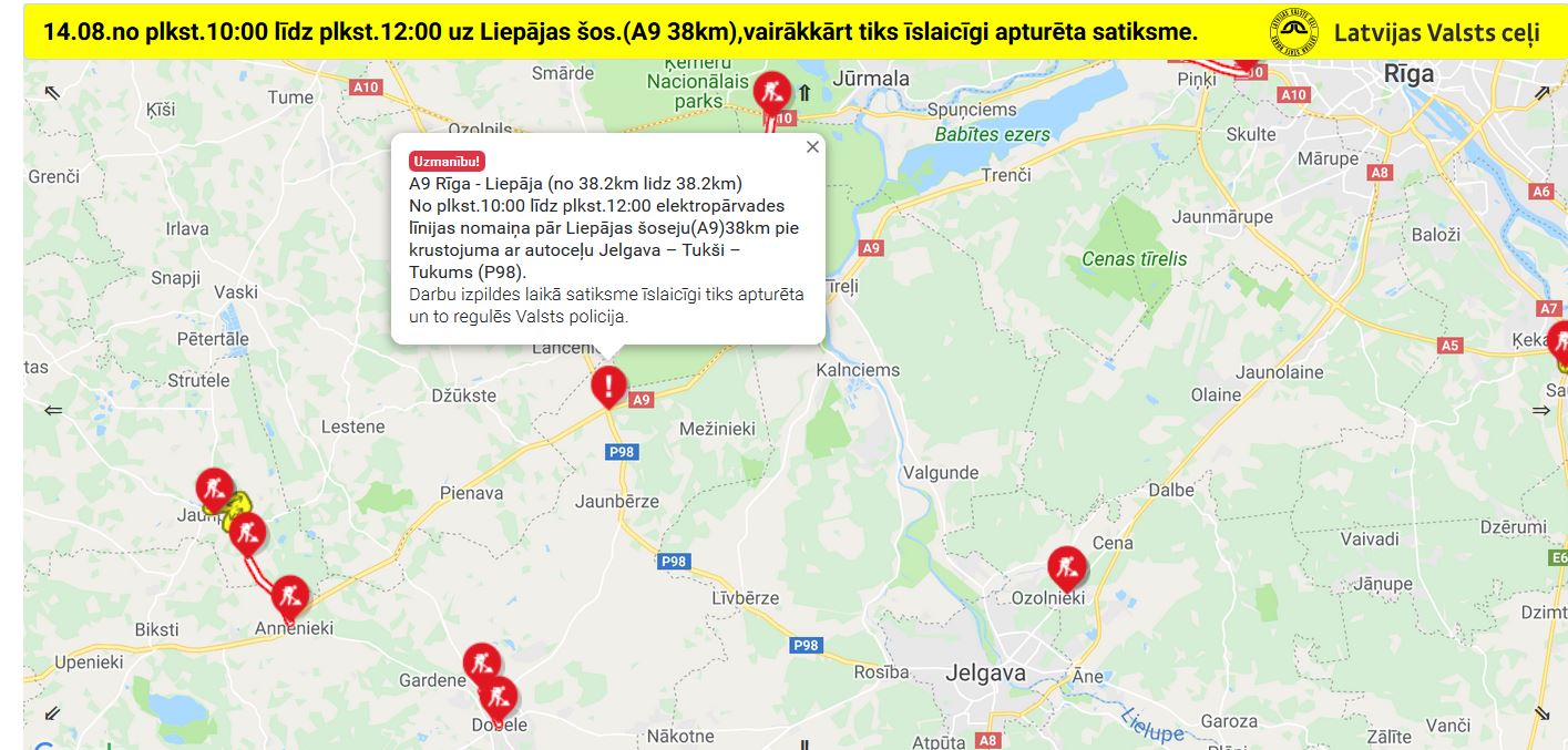 Uz Liepājas šosejas pie krustojuma ar Jelgavas–Tukuma ceļu trešdien īslaicīgi aptur satiksmi