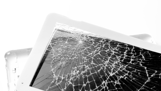 Vīrietis dzīvoklī sadauza dažādas tehnikas vienības