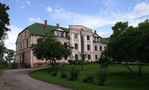 Cērē lūdz salabot skolas jumtu