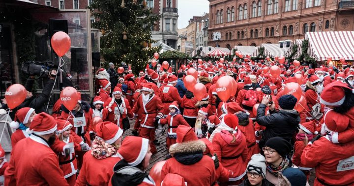 Ziemassvētku vecīšu labdarības skrējiens pirmo reizi atbalstīs Dakteru Klaunu kustību