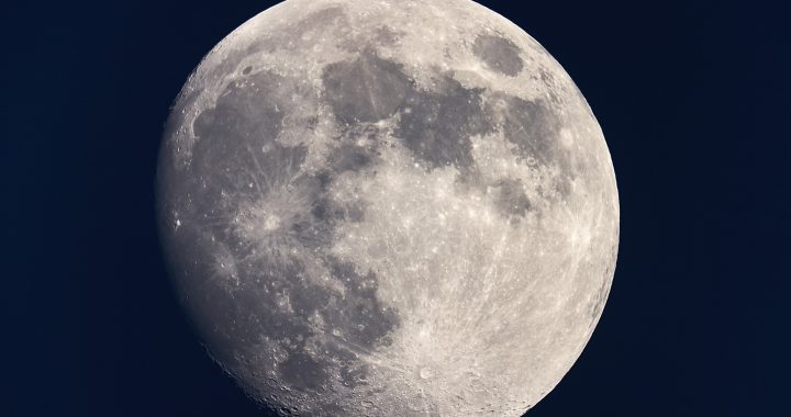 Šonakt var mēģināt novērot Mēness aptumsumu