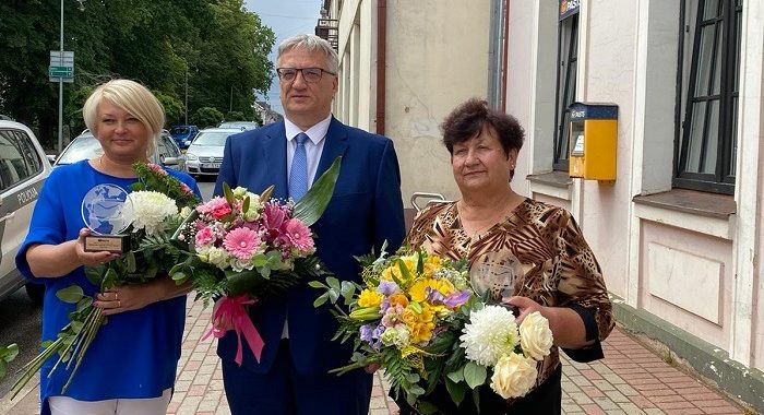 Regīna Atligina un Vija Ūze – labākās pasta darbinieces Kurzemes reģionā