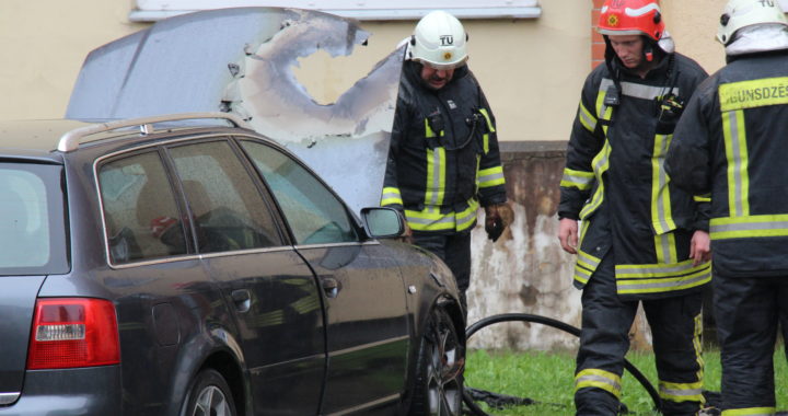 Tukumā aizdedzies auto
