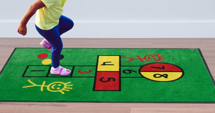 Bērnu tematiskie dizaina paklāji – košs sveiciens jaunajā mācību gadā
