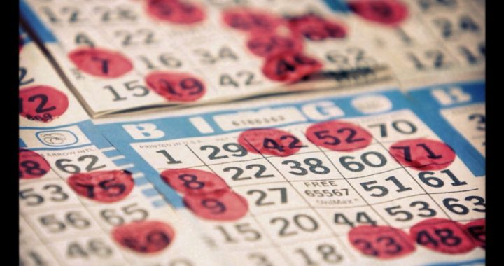 Bingo spēlēšana internetā vai klātienē – kurš variants labāks?