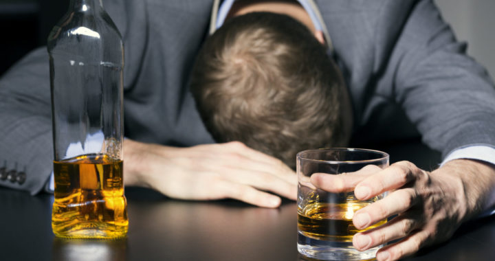 Veselības Indekss: 58 % iedzīvotāju mēdz pārsniegt ikdienā pieļaujamās alkohola normas