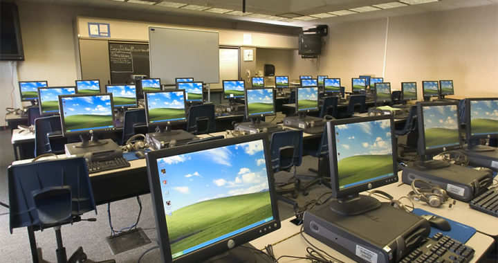 Skolas saņems datorus