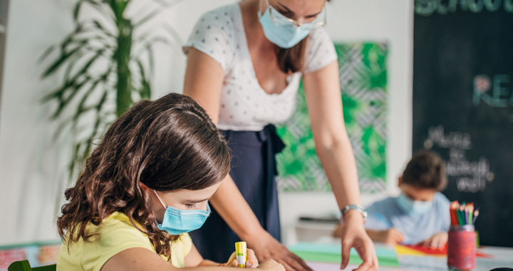 Pirmsskolas un speciālās izglītības iestāžu pedagogi un atbalsta personāls saņems piemaksas par darbu Covid-19 pandēmijas apstākļos