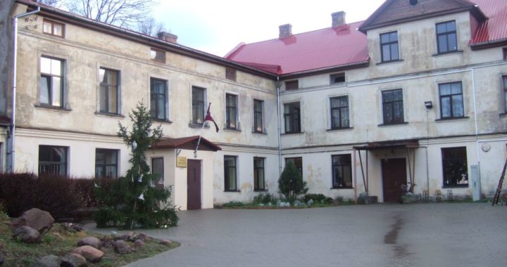 Jauna ēka mūzikas, mākslas un deju skolai, kā arī – peldbaseins