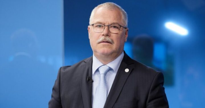 Apstiprina direktoru un spriež par finansēm