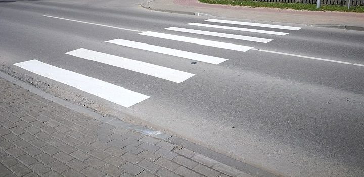 Tukumā velosipēdists atstāj notikuma vietu pēc sadursmes ar automašīnu; Valsts policija aicina ievērot ceļu satiksmes noteikumus
