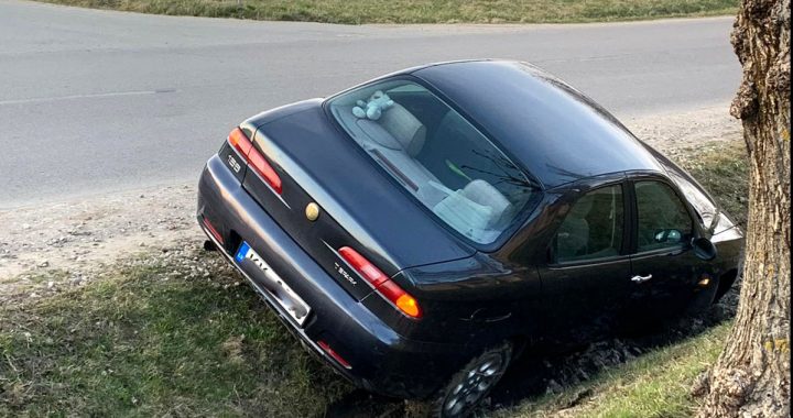 Braucot alkohola reibumā, nesavalda auto un iebrauc grāvī