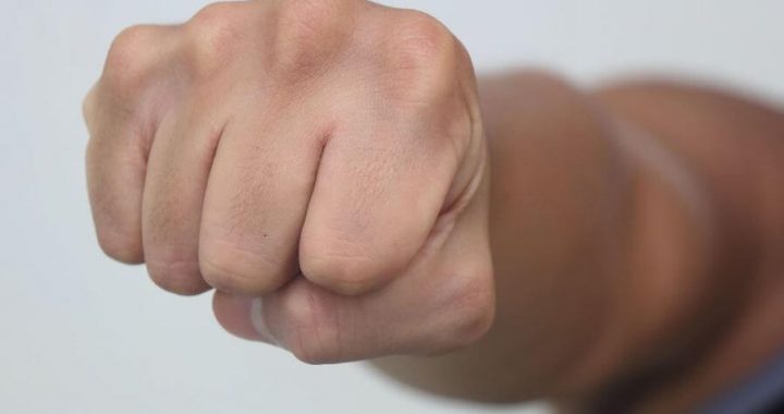 Engures novadā pēc uzbrukuma pedagogam un laupīšanas policisti operatīvi aiztur iespējamo vainīgo personu