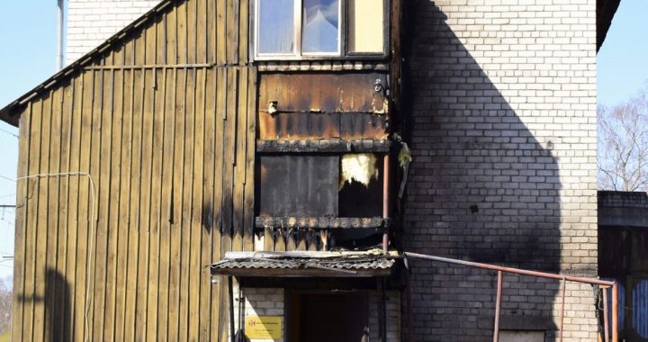 Brīvdienās degušas vairākas būves