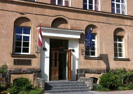 27. maijā Ministru kabinets lems par Valsts ģimnāzijas statusa piešķiršanu Tukuma Raiņa ģimnāzijai