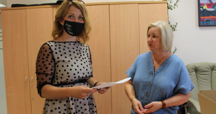 Skolas saņem centralizēto eksāmenu sertifikātus