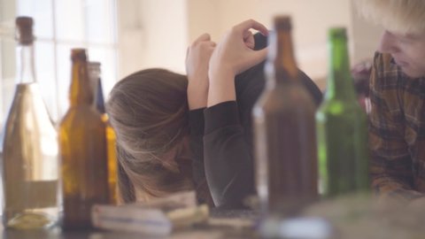 Tukumā meitene saindējas ar alkoholu un nonāk slimnīcā