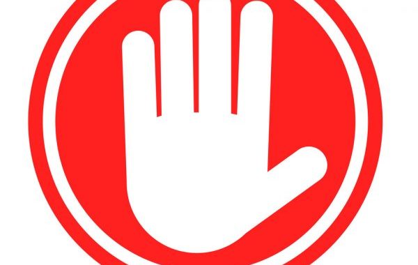 Uz ceļa aiztur meklēšanā esošu vīrieti